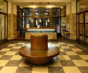 The Benefits of Investing in a Modern Reception Desk