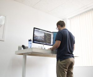 5 Reasons How Standing Desks Can Boost Your Work Performance