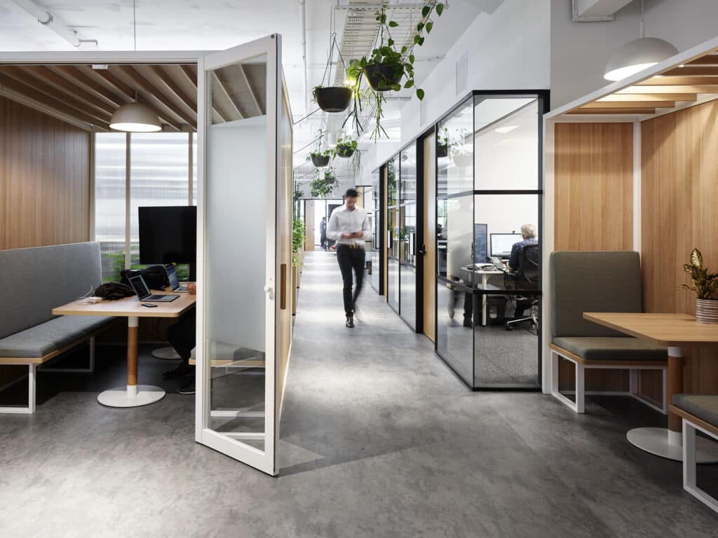 Designing Multi-Functional Office Spaces: Furniture That Does More